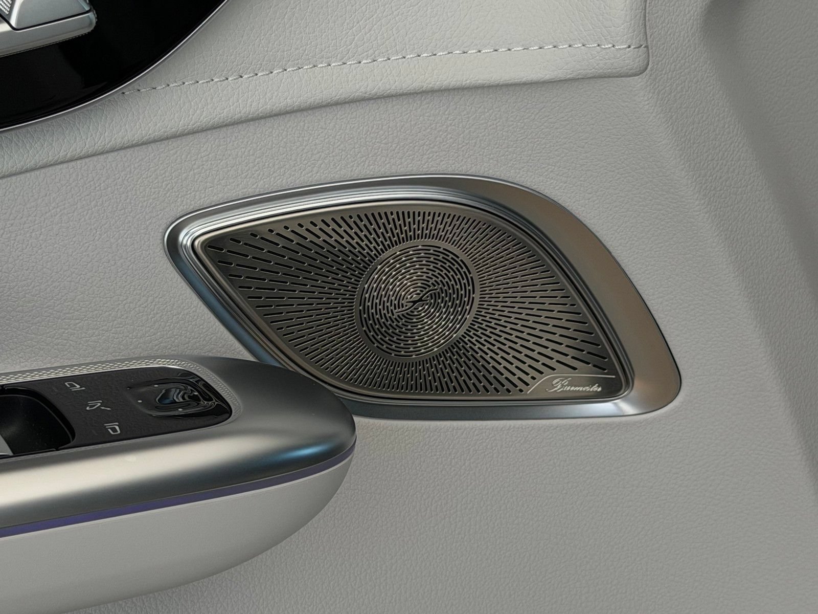 New 2027 Polar White Mercedes-Benz EQE 320+ image 37