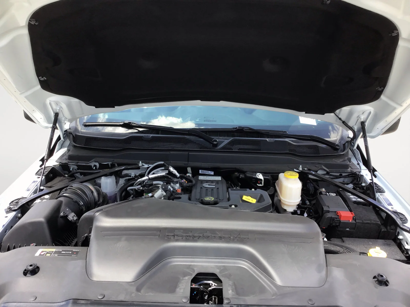New 2026 Bright White Clearcoat Ram Tradesman image 25