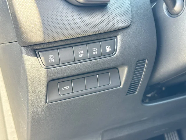 Used 2020 Black Land Rover S image 35