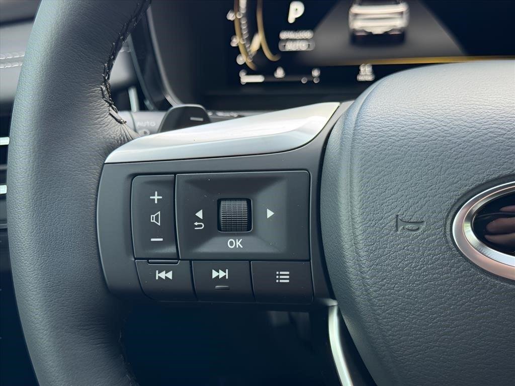 New 2027 2T RAD WHT INFINITI Sport AWD image 29
