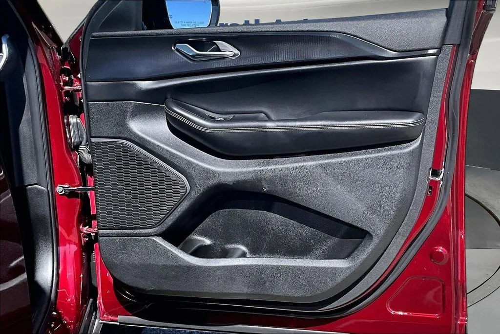 Used 2025 Red Jeep Altitude image 32