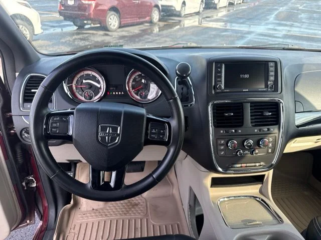 Used 2018 Red Dodge SXT image 9