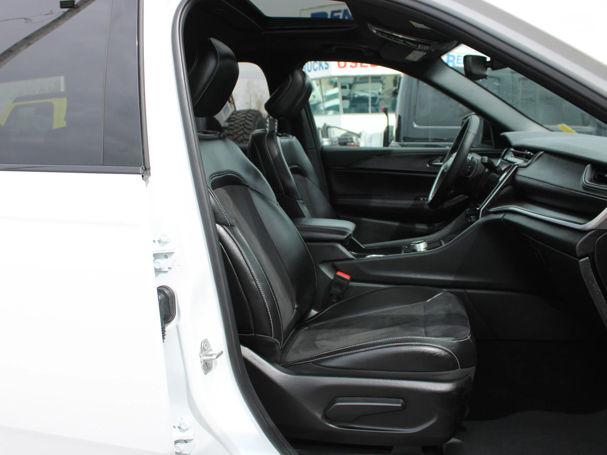 Certified Used 2024 White Jeep Altitude * No Accidents | Trailer Tow | Sunroof | Heated Seats | Adaptive Cruise | Captain