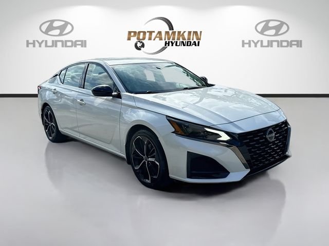 Used 2024 White Nissan 2.5 SR image 3