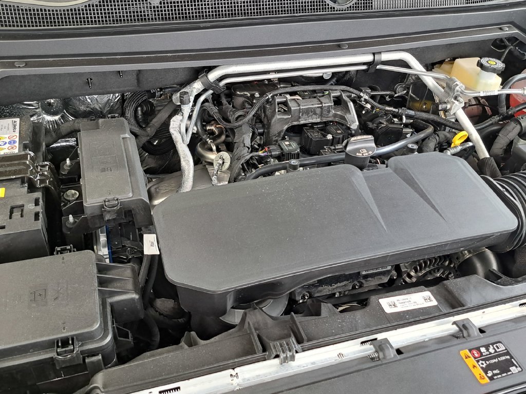 2026 Chevrolet Colorado Z71 Crew Cab Pickup Slide 14