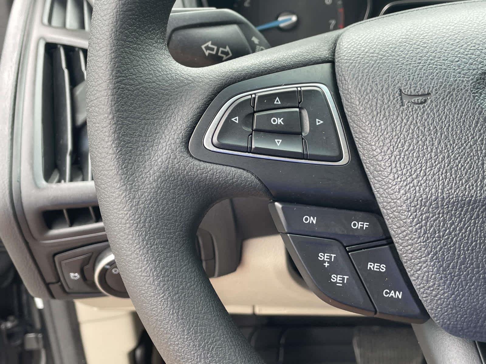 Used 2016 Magnetic Ford SE image 31