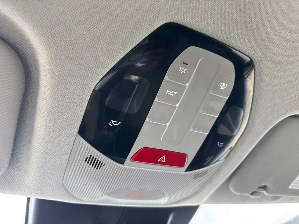 Used 2025 White Kia LXS image 27