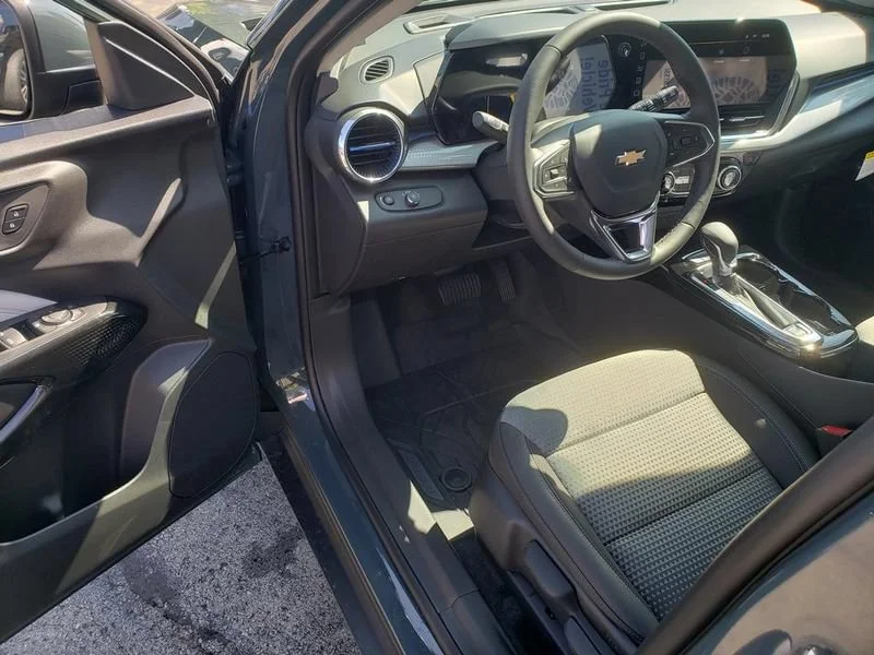 2026 Chevrolet Trax LT - Photo 6