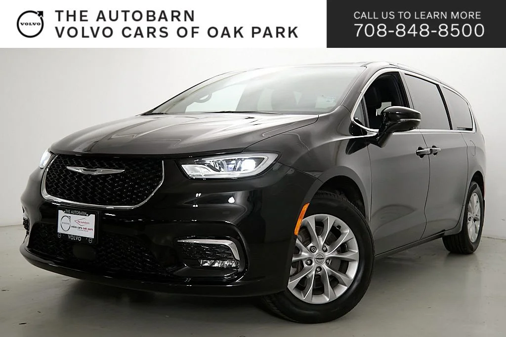 2025 Chrysler Pacifica Select AWD's photo