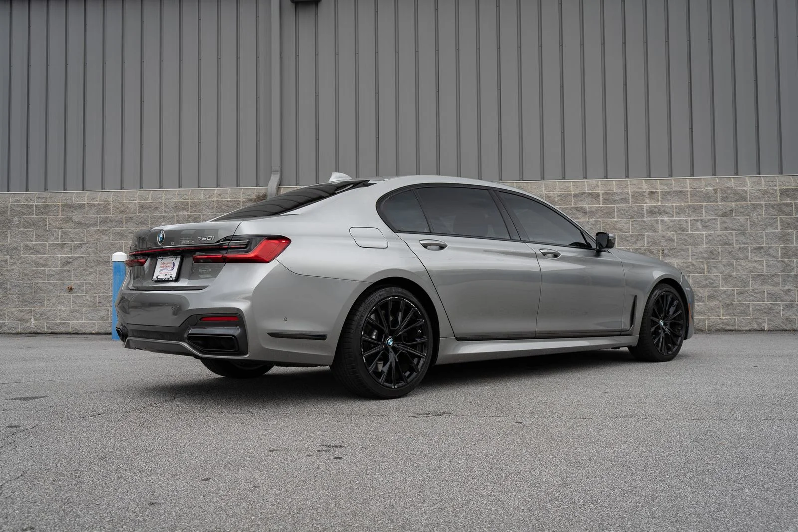 Used 2022 Gray BMW 750i xDrive image 18