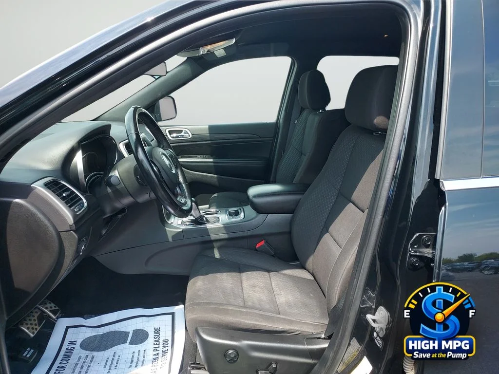 Used 2021 Black Jeep Laredo E image 30