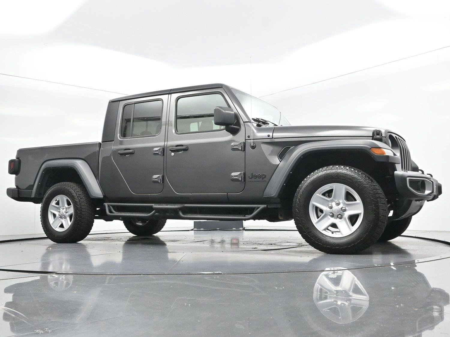 Used 2023 Granite Crystal Metallic Clearcoat Jeep Sport S image 39