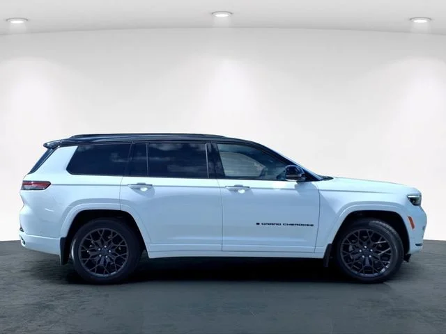 Used 2025 White Jeep Summit image 7