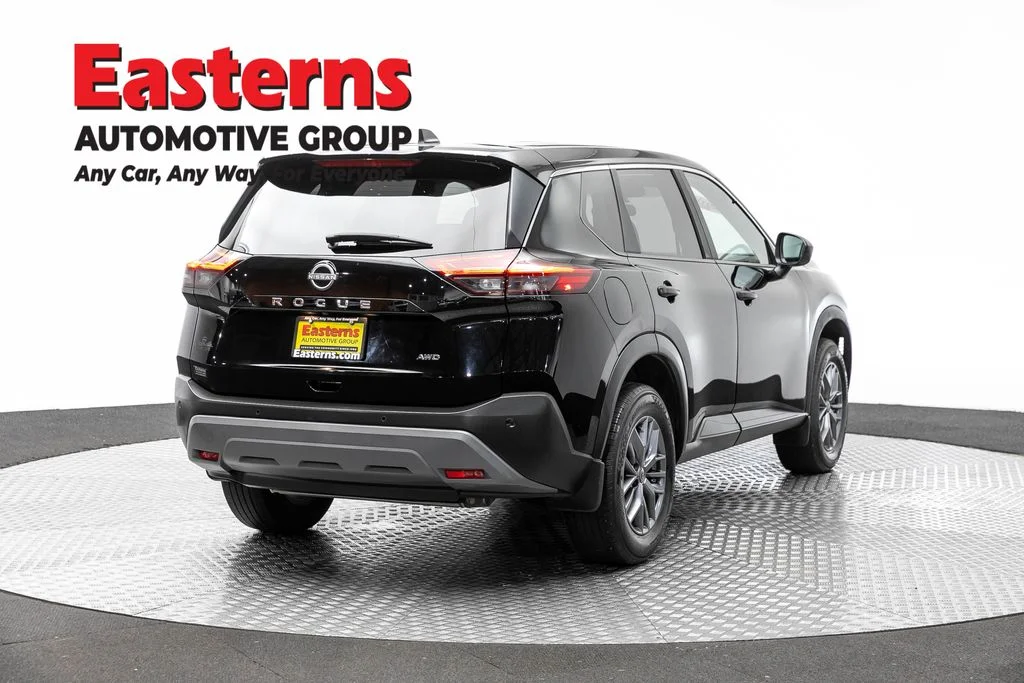 Used 2023 Black Nissan S image 5