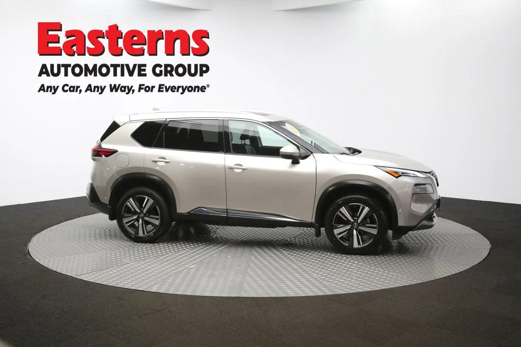 Used 2022 Silver Nissan SL image 44