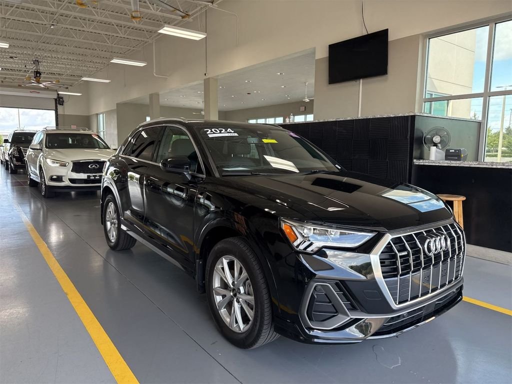 2024 Audi Q3 45 TFSI S Line Premium quattro's photo
