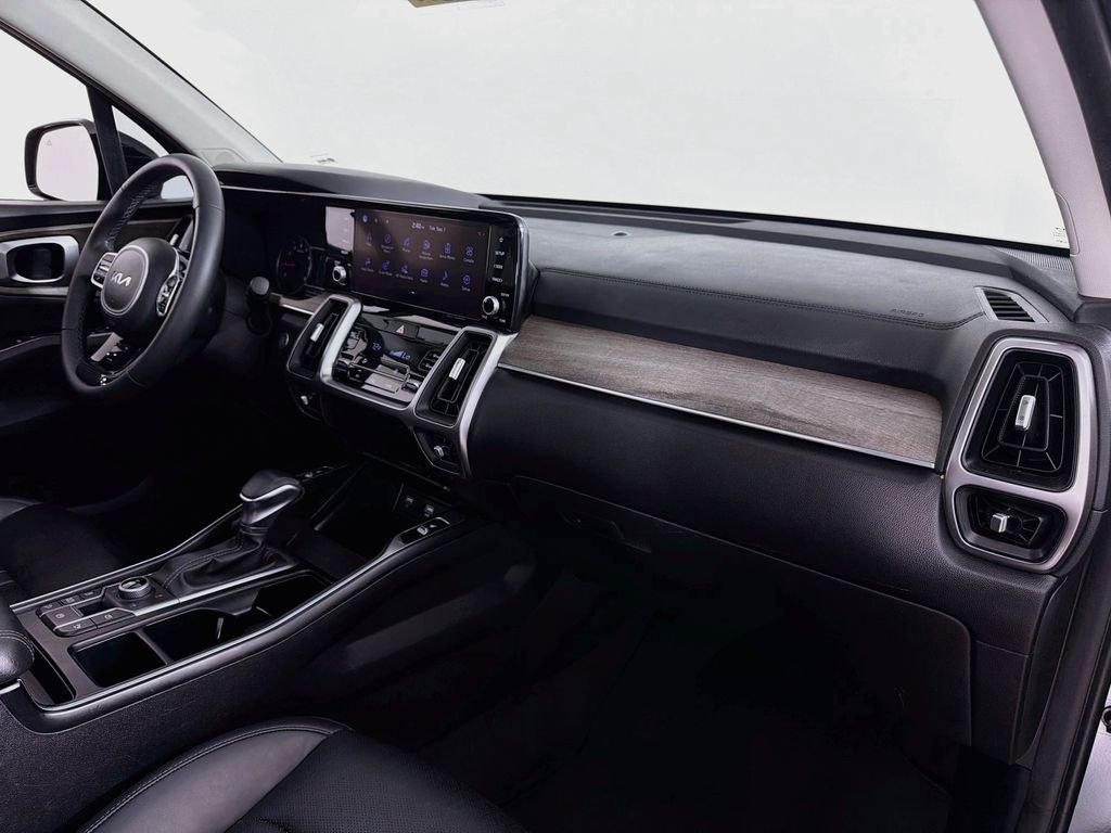 Used 2023 Aruba Green Kia X-Line EX image 31