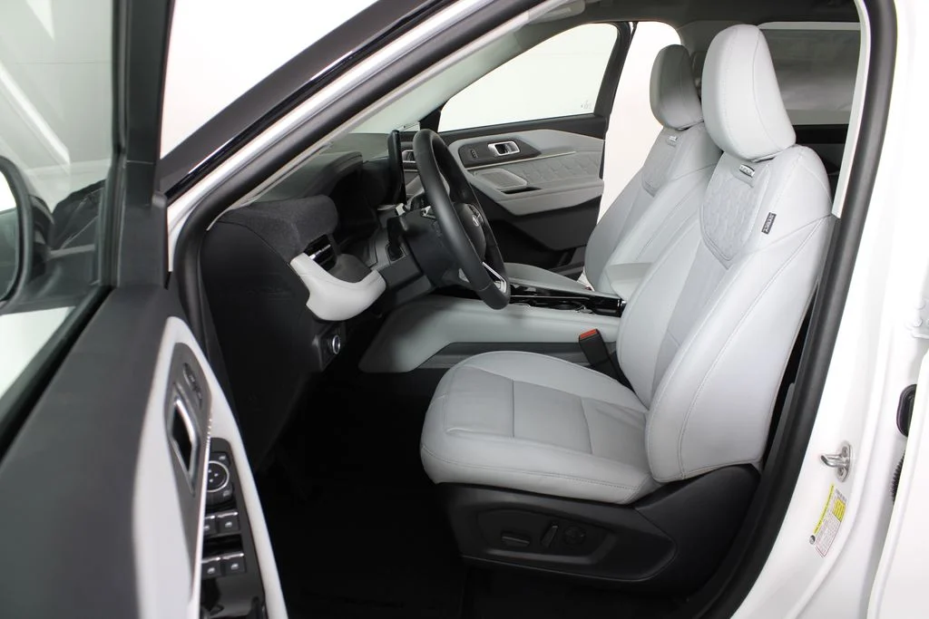 New 2026 White Ford Platinum image 24