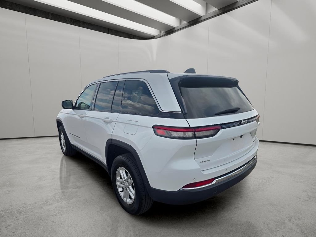 Used 2024 Bright White Clearcoat Jeep Laredo image 3
