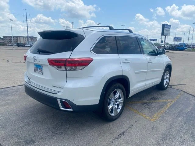 Used 2018 Blizzard Pearl Toyota Limited image 4