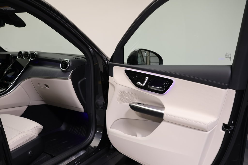 New 2027 Graphite Grey Metallic Mercedes-Benz GLC 300 image 46