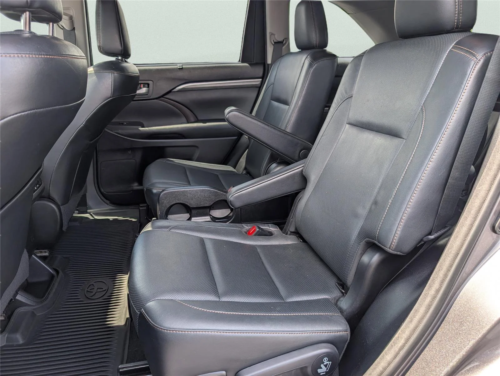 Used 2017 Predawn Gray Mica Toyota Limited image 32