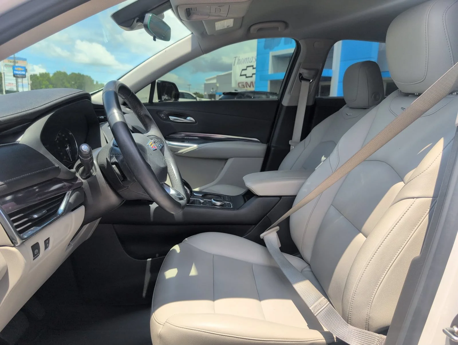 Used 2023 Crystal White Tricoat Cadillac Luxury image 13