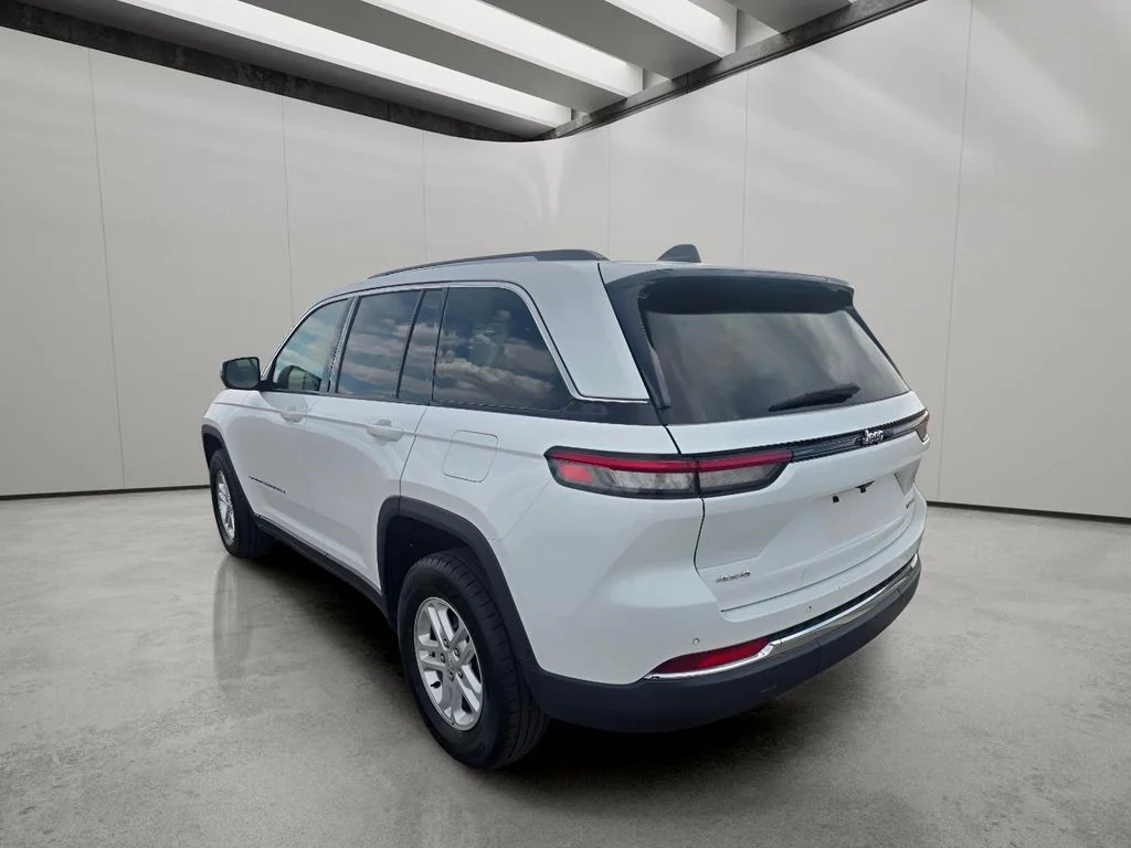 Used 2024 Bright White Clearcoat Jeep Laredo image 3