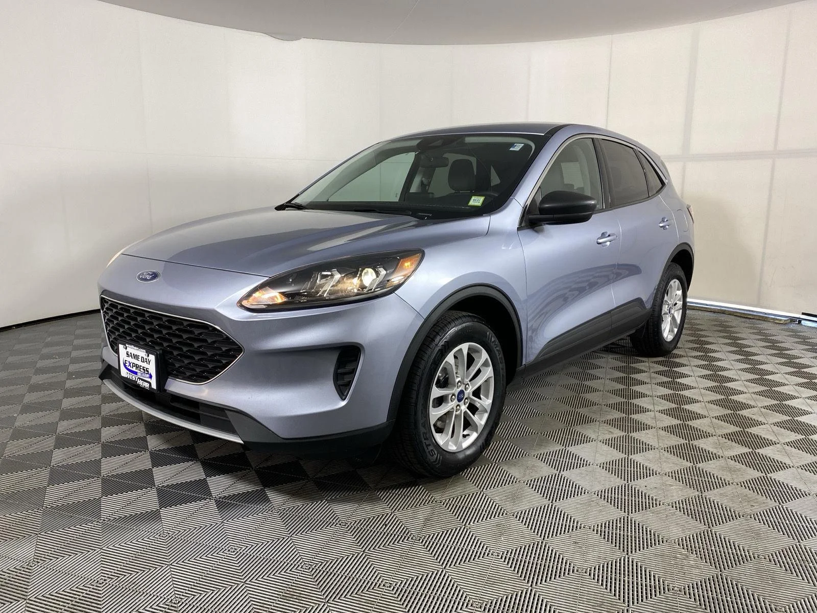 Used 2022 Iced Blue Silver Ford SE image 3