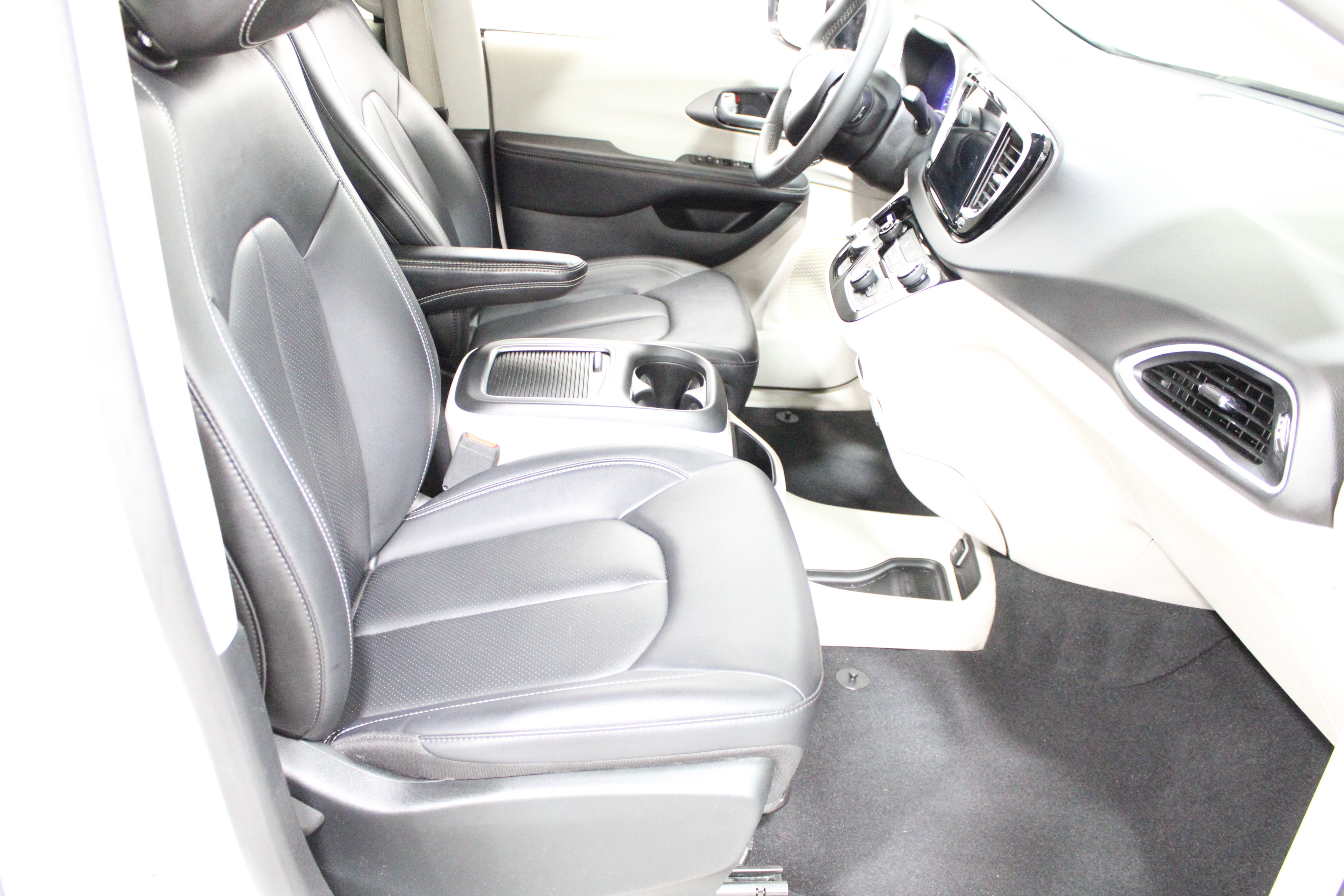 Used 2024 Bright White Clearcoat Chrysler Touring L image 26