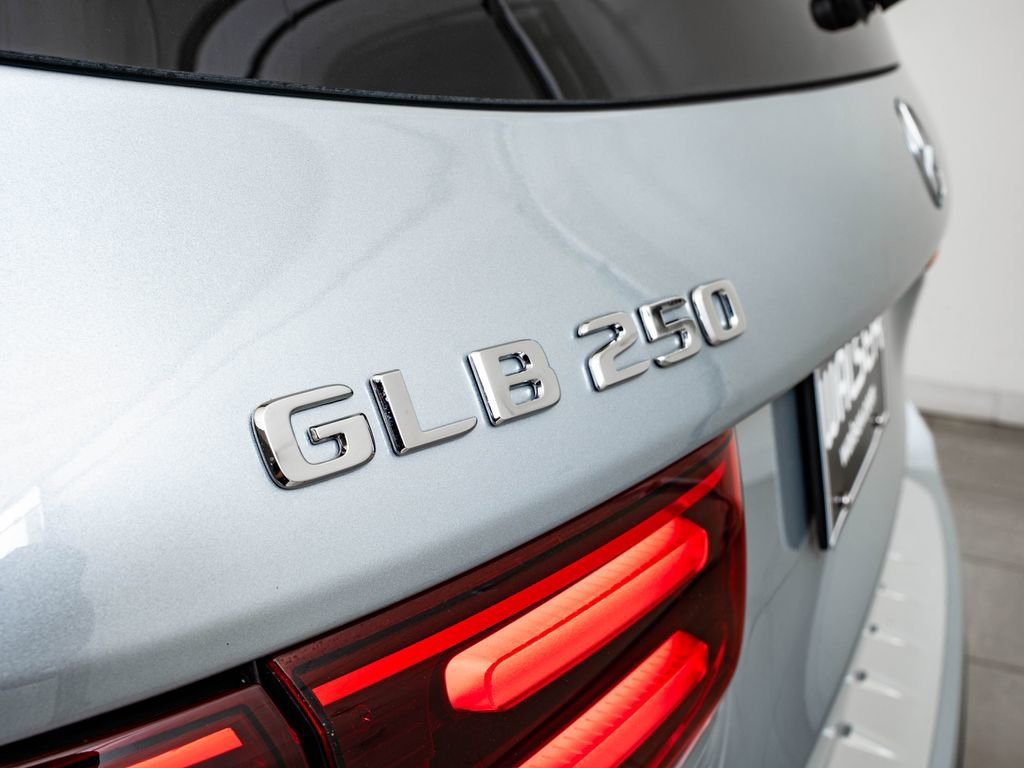 Used 2026 Cirrus Silver Metallic Mercedes-Benz GLB 250 image 20