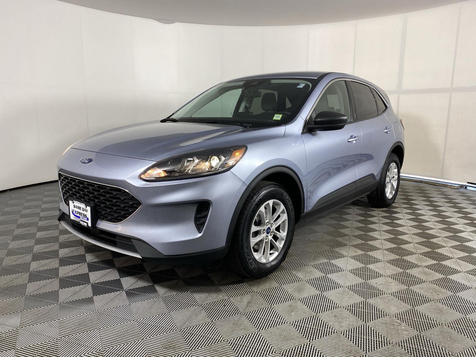 Used 2022 Iced Blue Silver Ford SE image 3