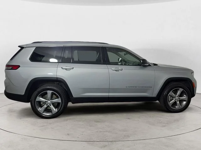 Used 2022 Silver Jeep Limited image 6