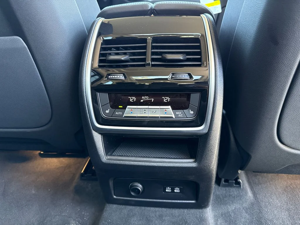 New 2026 White BMW xDrive40i image 17