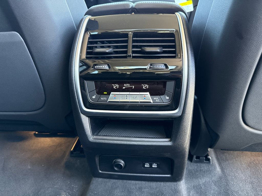 New 2026 Alpine White BMW xDrive40i image 17