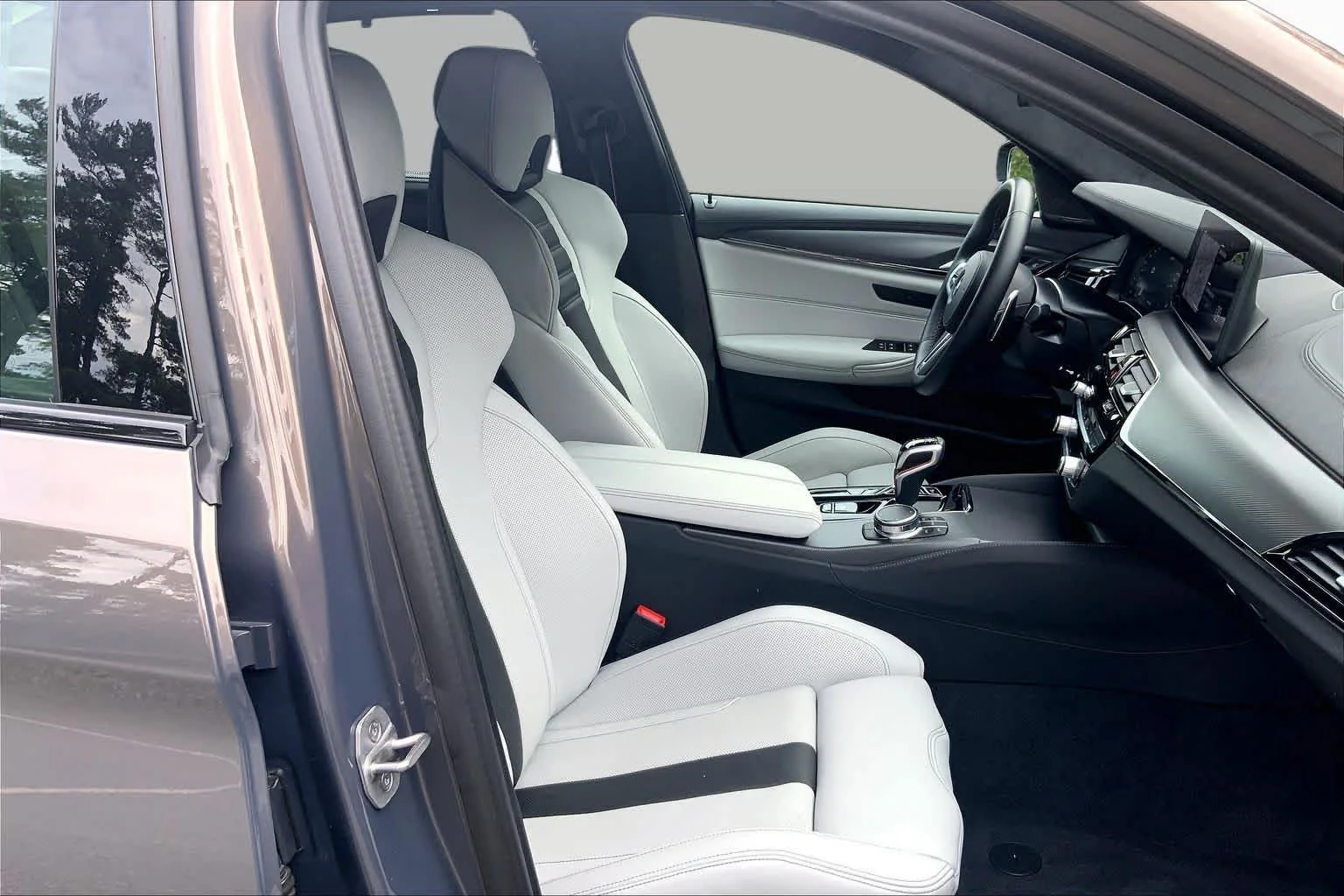 Certified Used 2023 Alvite Grey Metallic BMW  image 7