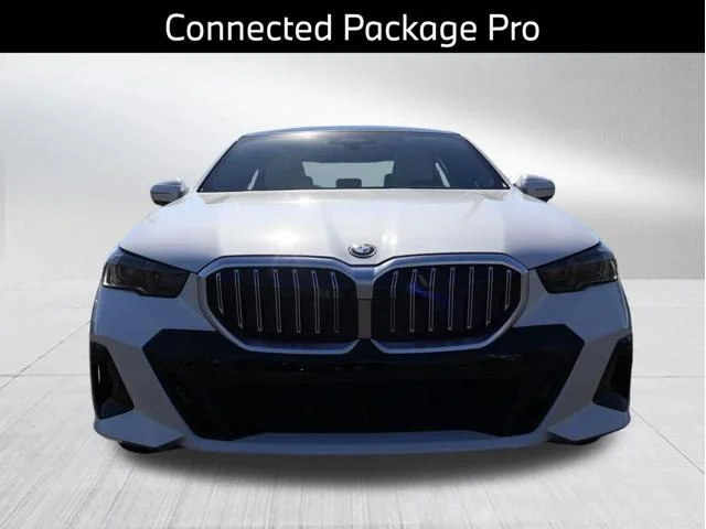 New 2026 Mineral White Metallic BMW 550e xDrive image 3