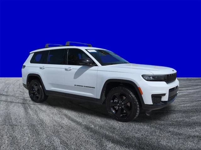 Used 2023 White Jeep Altitude image 2