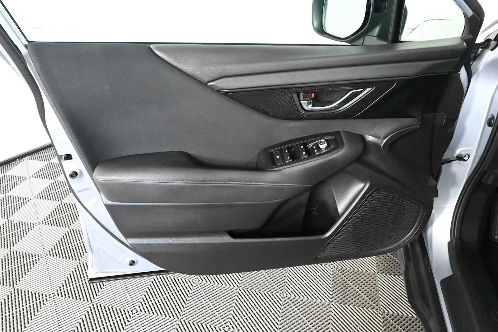 Used 2023 Ice Silver Metallic Subaru Premium image 18