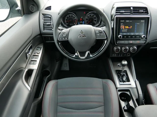 2025 Mitsubishi Outlander Sport SE - Photo 12