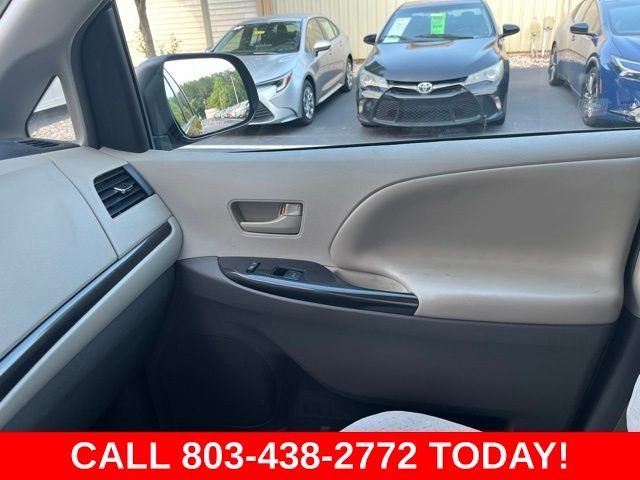 Used 2014 Red Toyota LE image 26