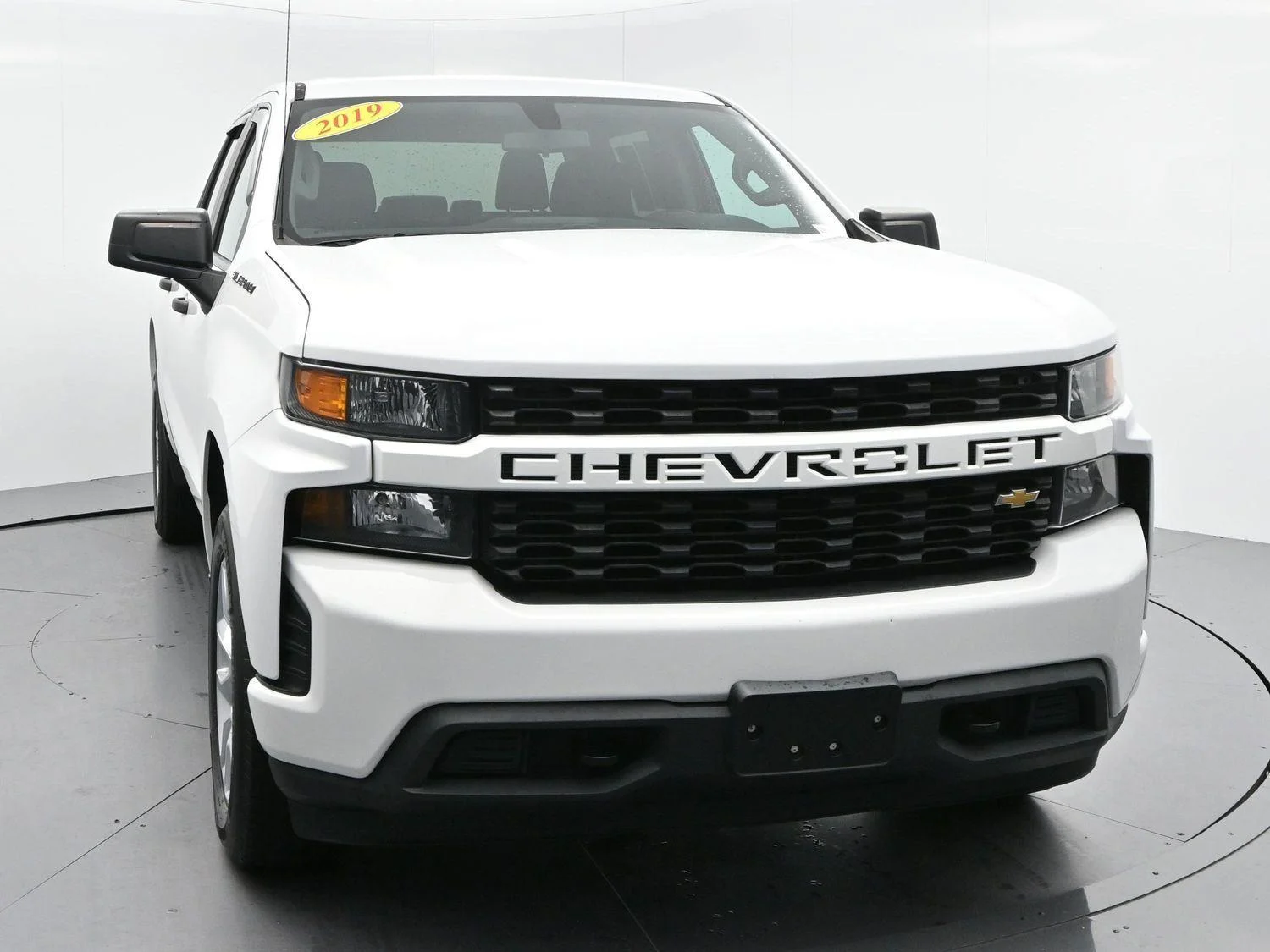 Used 2019 SUMMIT WHITE Chevrolet Custom image 2