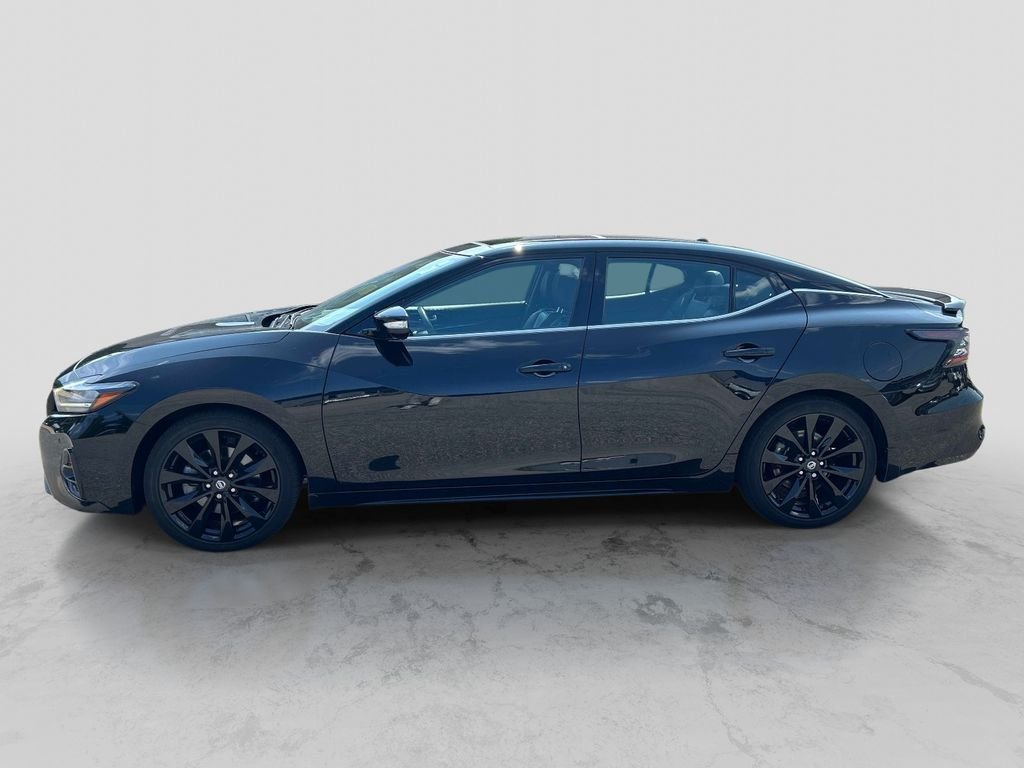 Used 2022 Black Nissan SR image 2