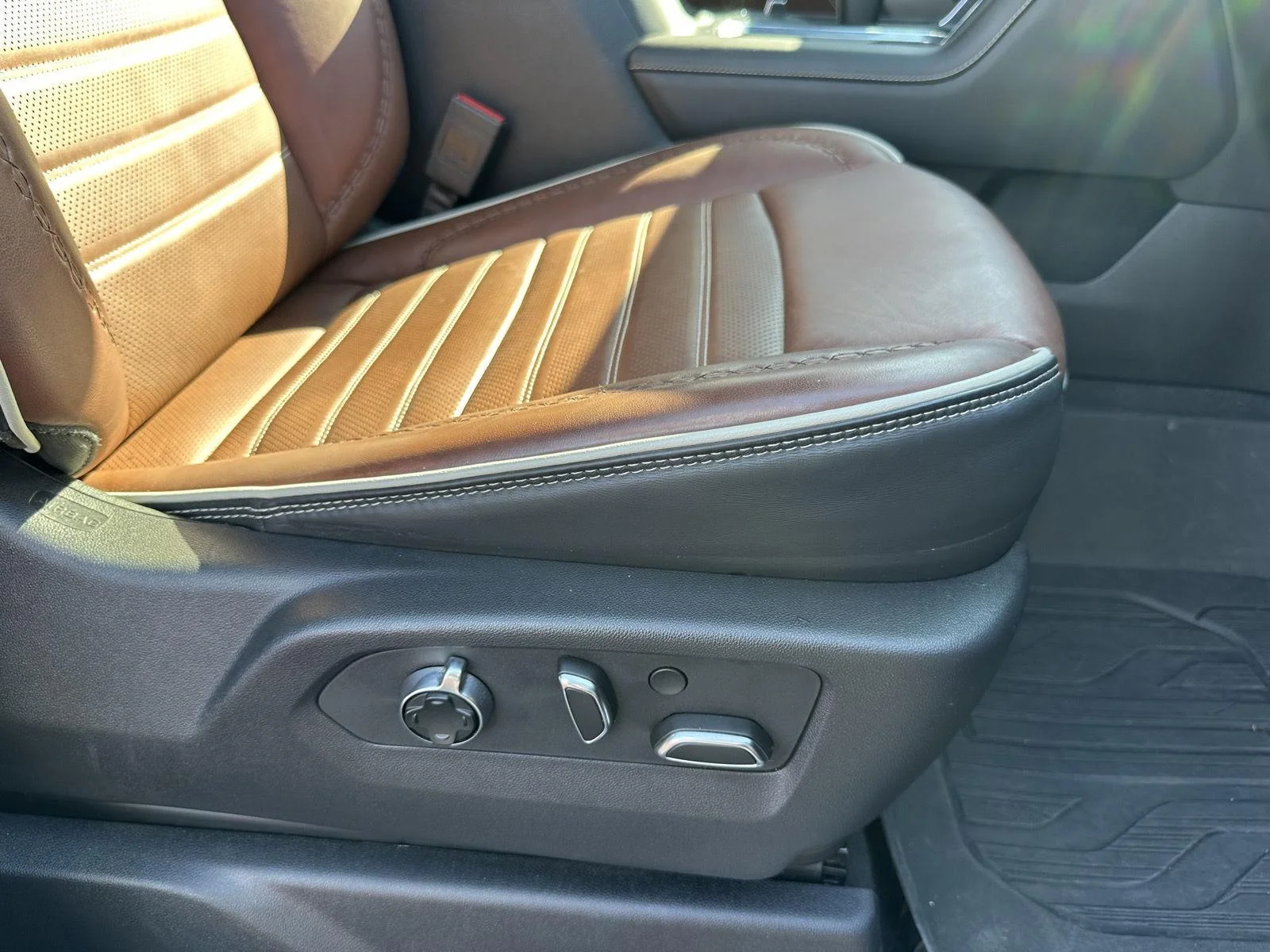 Used 2023 Onyx Black GMC Denali Ultimate image 16
