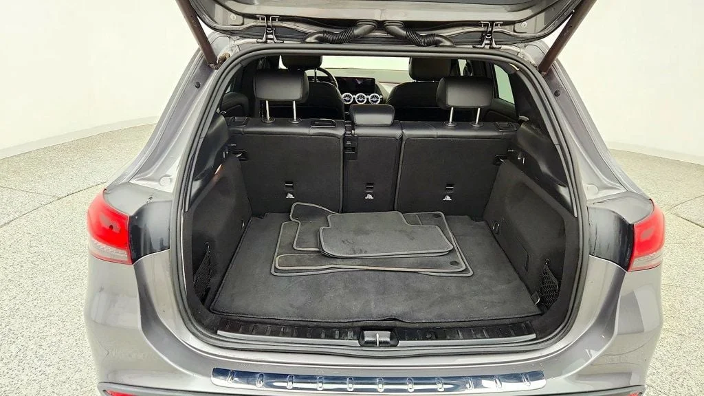 Used 2021 Mountain Grey Metallic Mercedes-Benz GLA 250 4MATIC® SUV w/ Premium Pkg & Heated Front Seats image 18