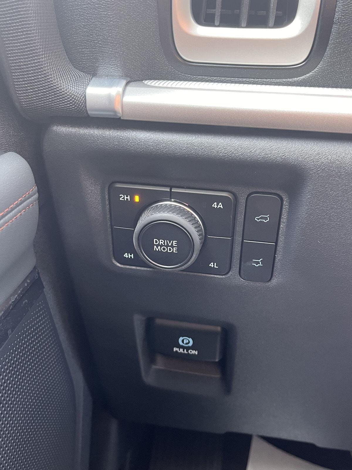 Used 2025 Agate Black Ford Active image 22