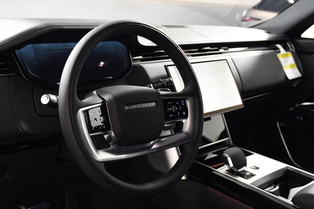 New 2026 Ostuni Perl Wh Land Rover SE image 13