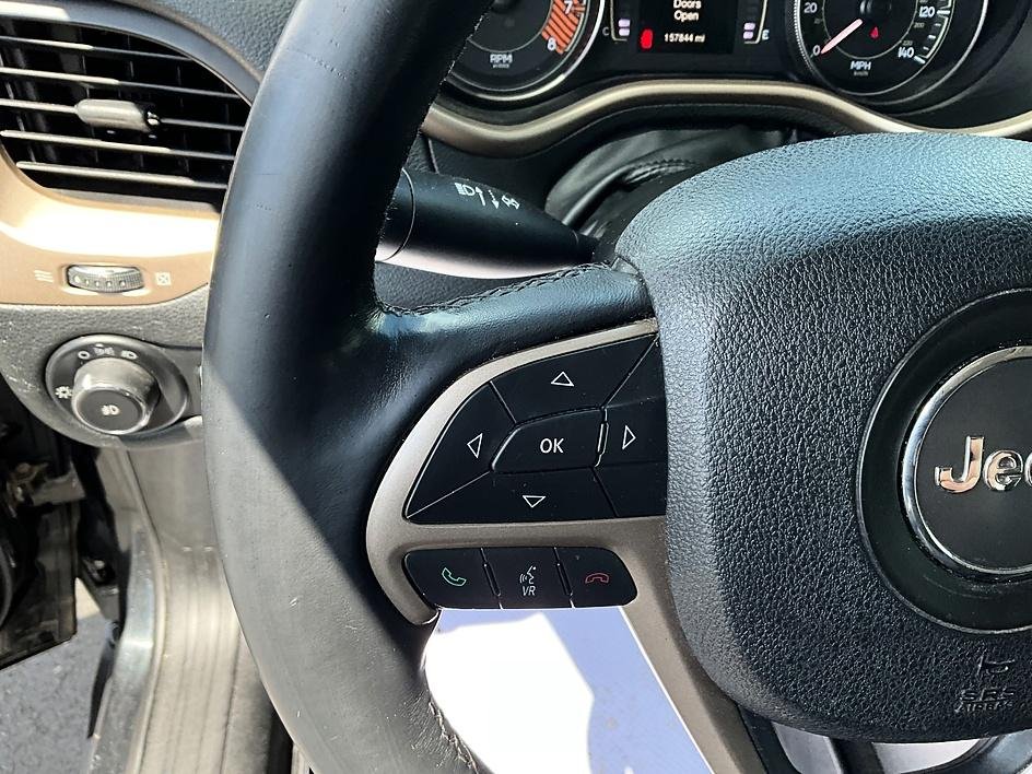 Used 2014 Black Jeep Latitude image 30
