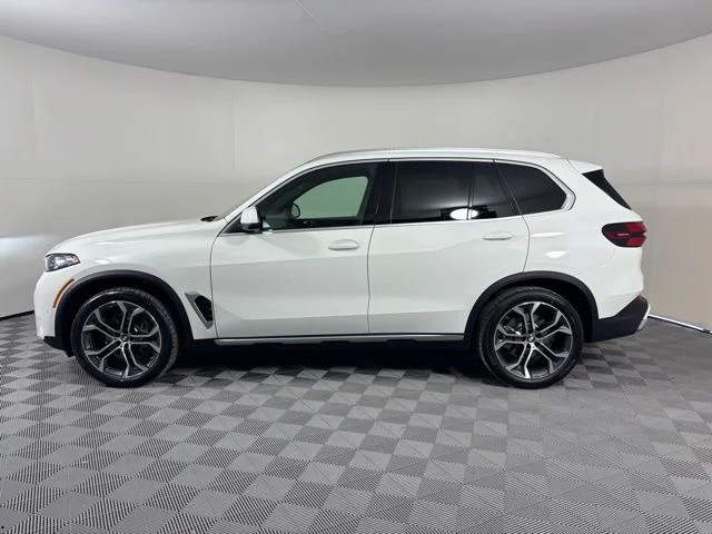 New 2026 Alpine White BMW xDrive40i image 4