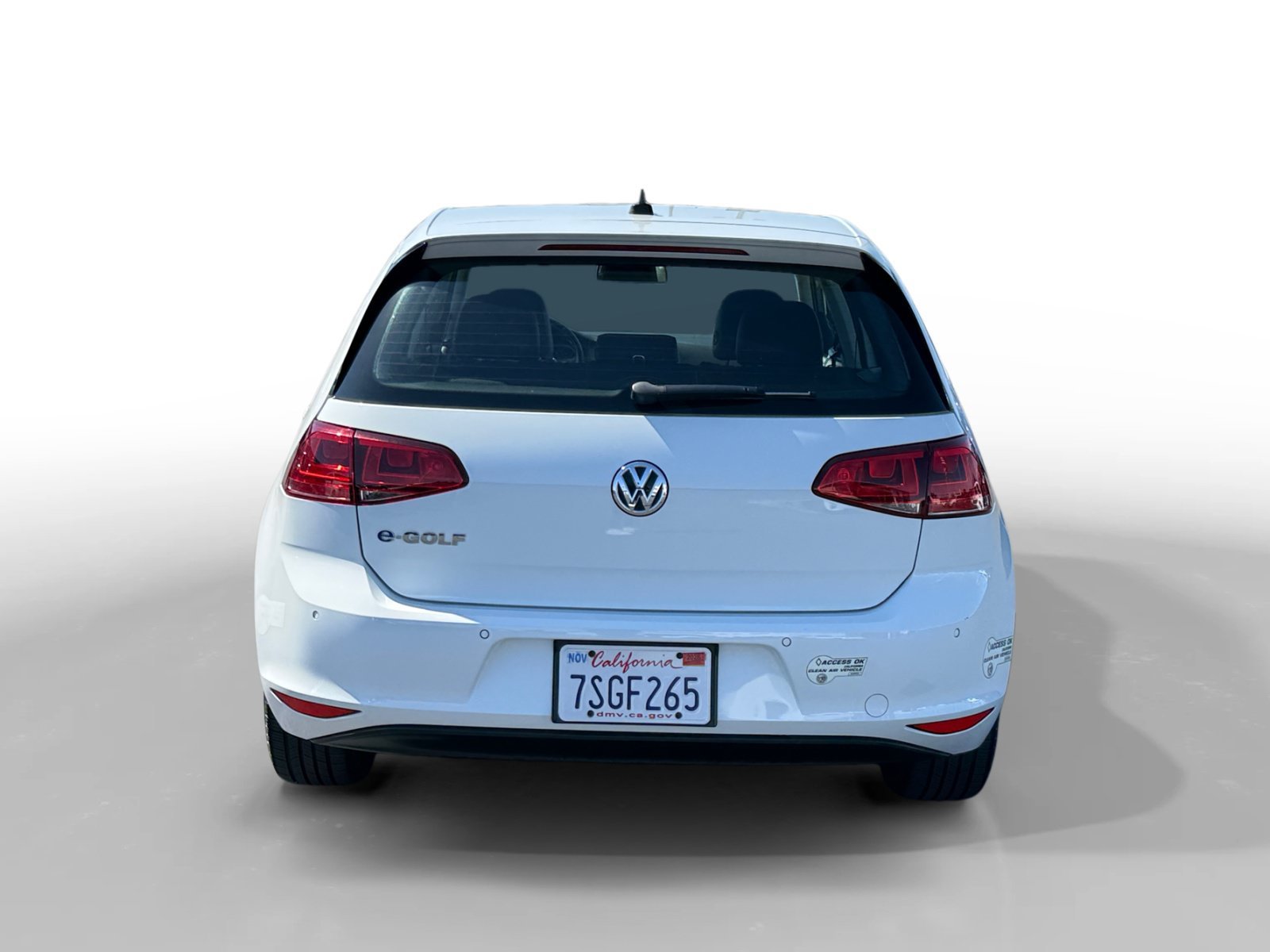 Used 2016 Pure White Volkswagen SEL Premium image 4